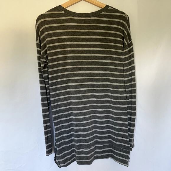 A pea in the pod maternity sweater gray striped knit top women's size small - Picture 7 of 7